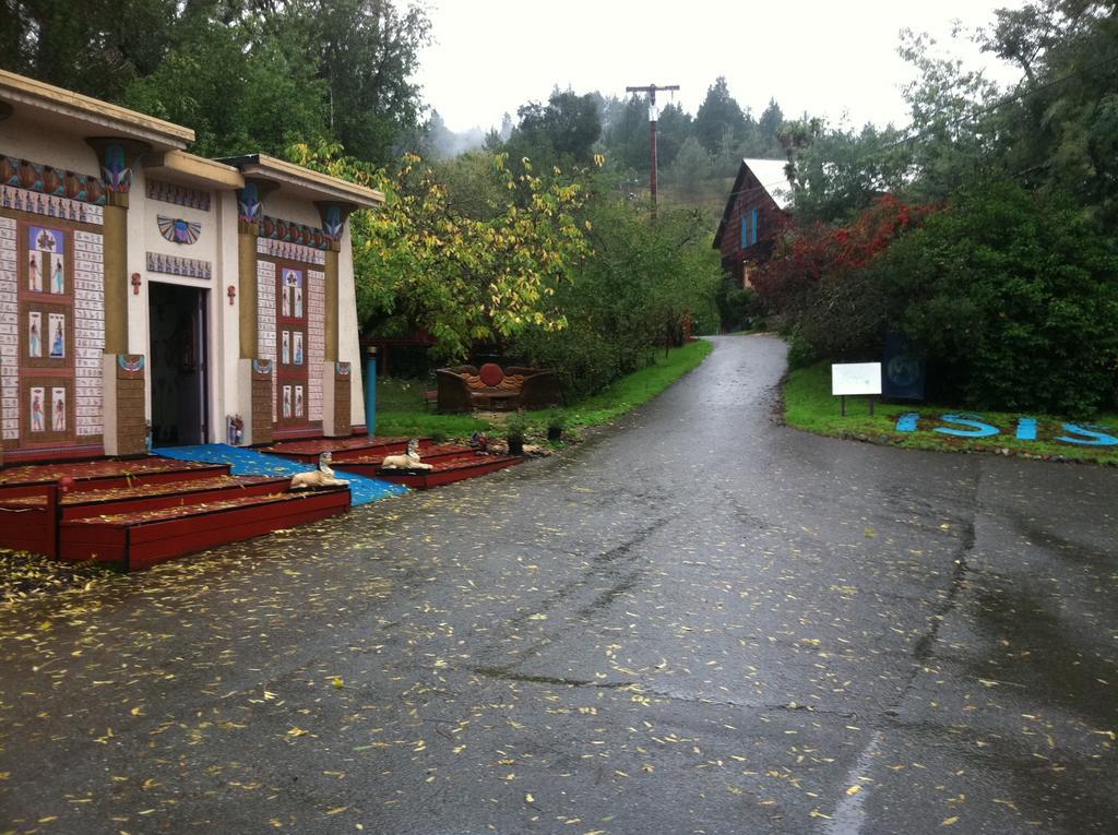 Hobbit Hut Hotel Geyserville Buitenkant foto